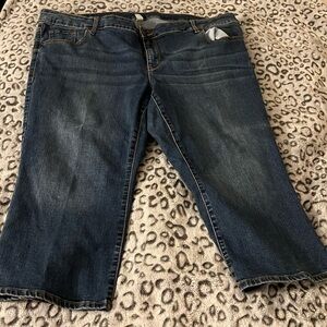 Old Navy - 24 Jean capris medium wash slightly distressed